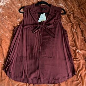 NEW WITH TAGS Banana Republic wine sleeveless blouse size L with bow